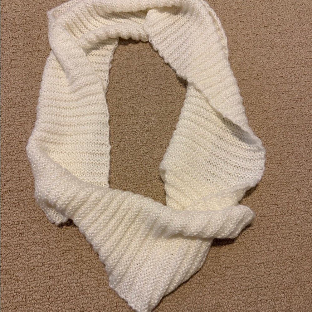 Aeropostale Cozy White Knit Scarf